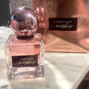 🤍 Eau de parfume & FREE cream w/purchase